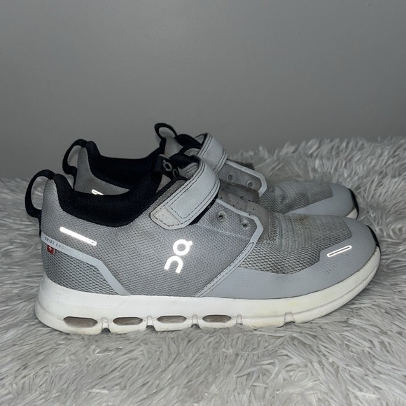 On Cloud Play Shoes Kid's Size 3 Gray Low Top Athletic Running Sneakers - Picture 3 of 16